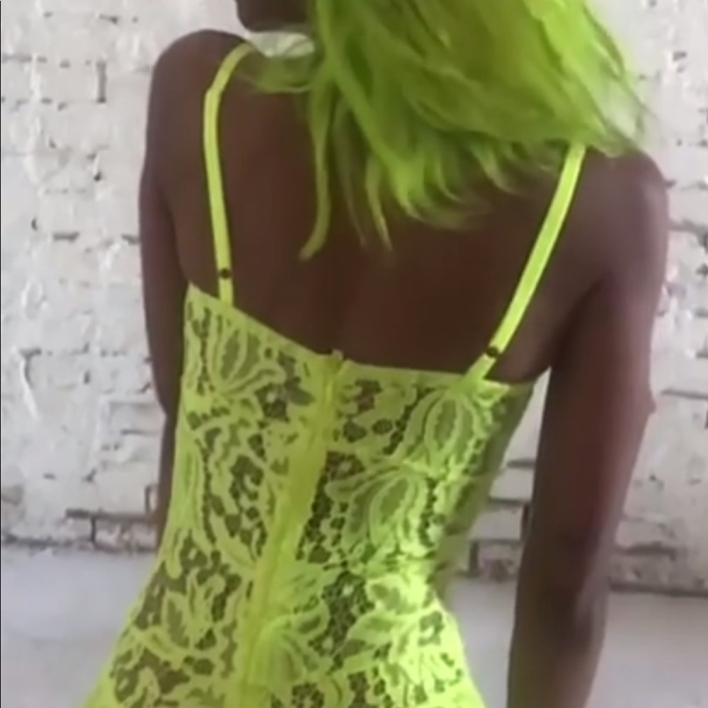 SIREN LACE FULL BODYSUIT (neon) × 1
MEDIUM